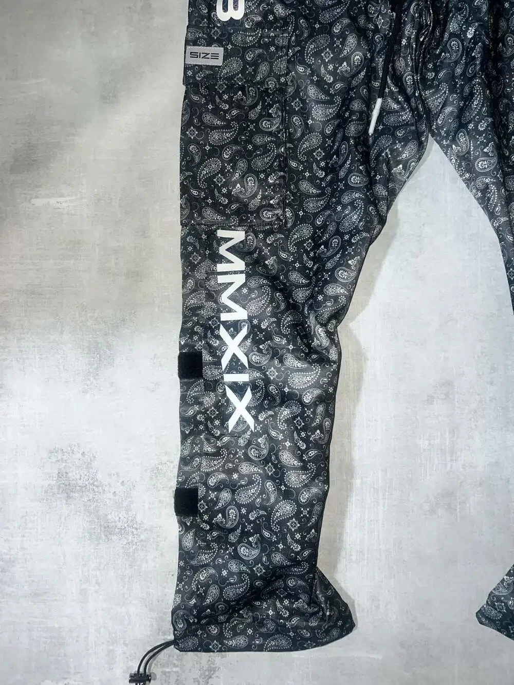 Size Up Apparel MMXIX Paisley Print Utility Cargo Joggers - Picture 4 of 4